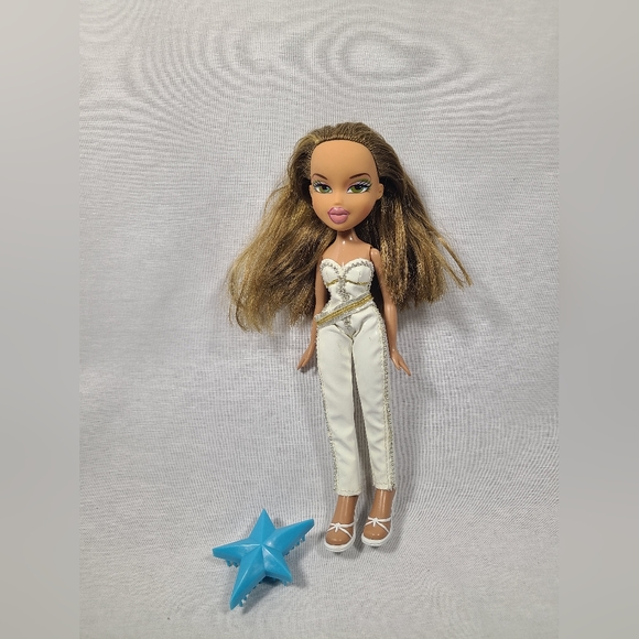 MGA Bratz Funk Out Fianna Doll - Picture 1 of 6